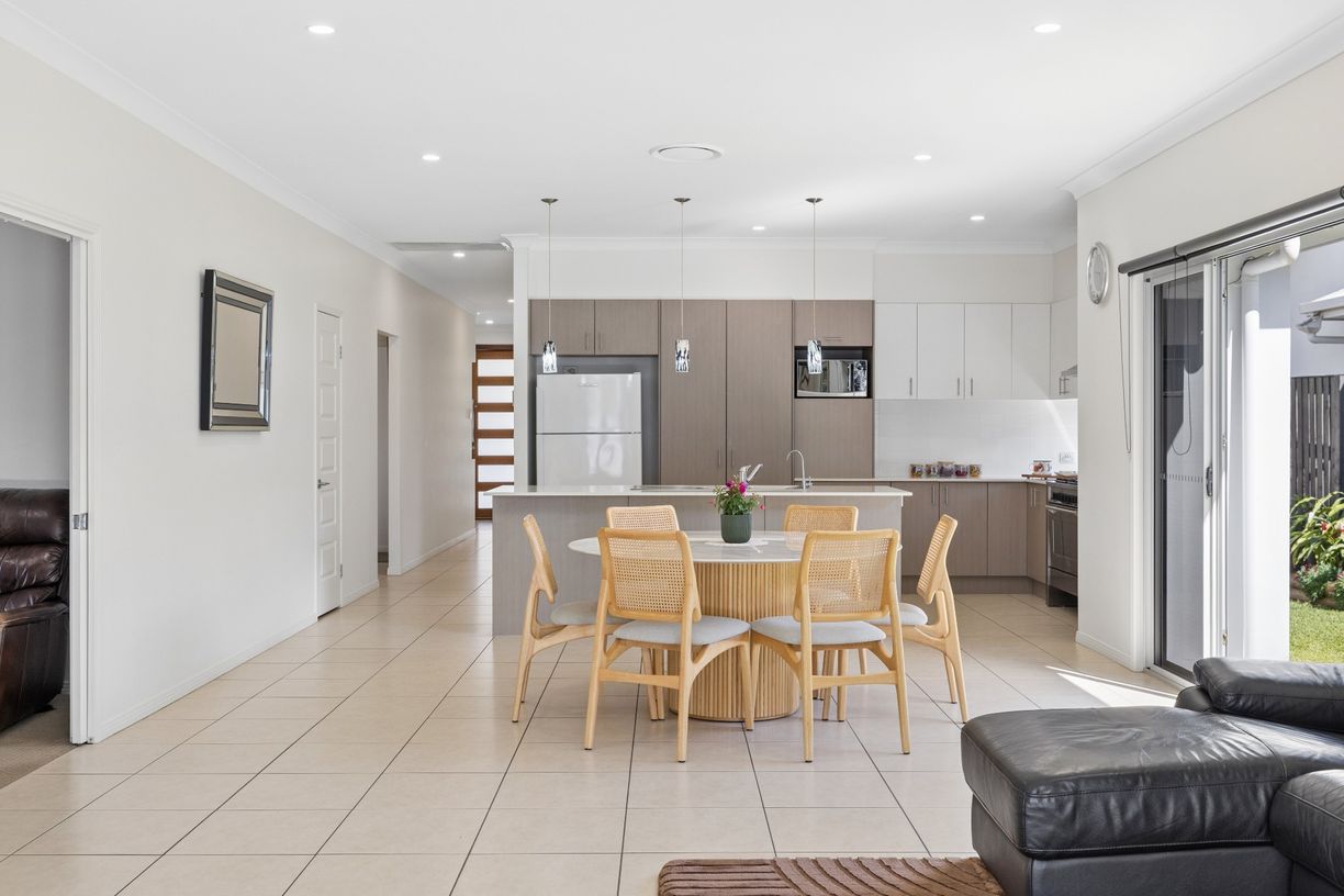 22 Peregrine Crescent — photo 16 of 30