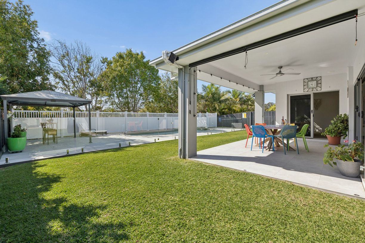 22 Peregrine Crescent — photo 8 of 30