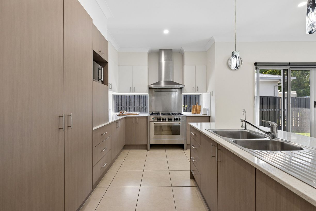 22 Peregrine Crescent — photo 10 of 30