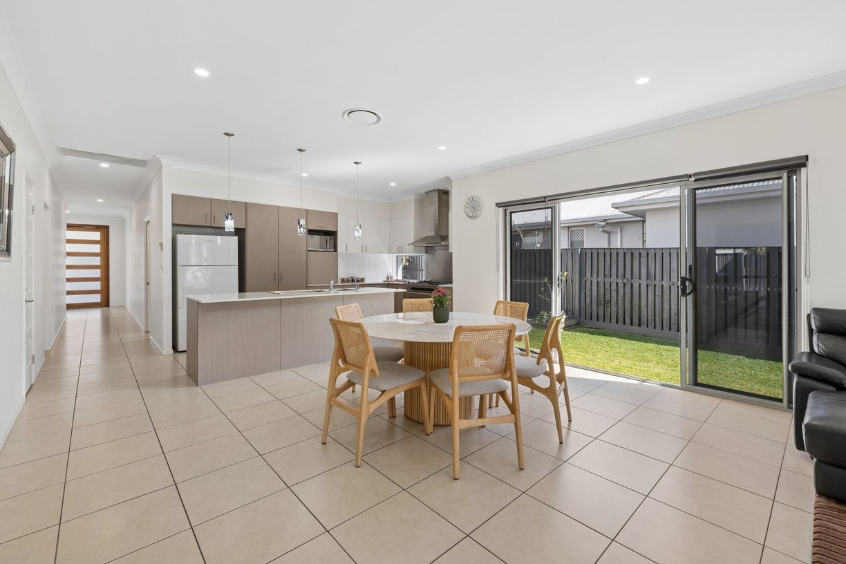 22 Peregrine Crescent — photo 17 of 30