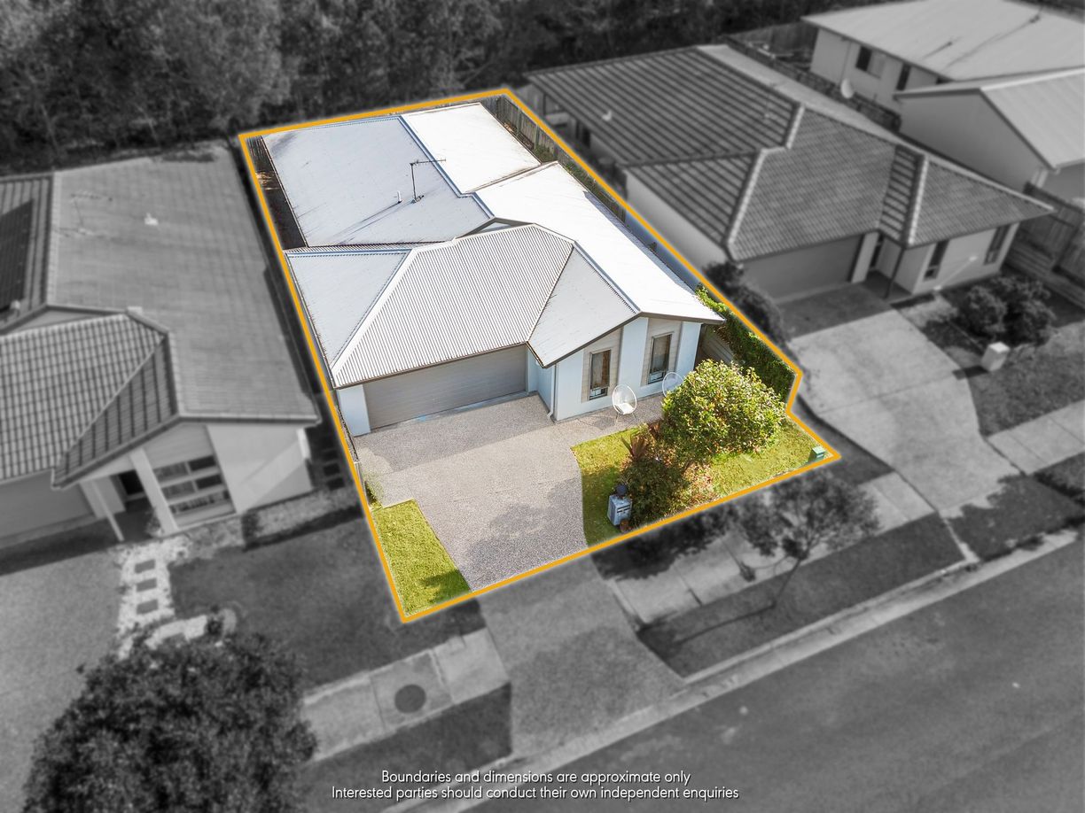 38 Harvard Street — photo from Raine & Horne Coomera | Pimpama