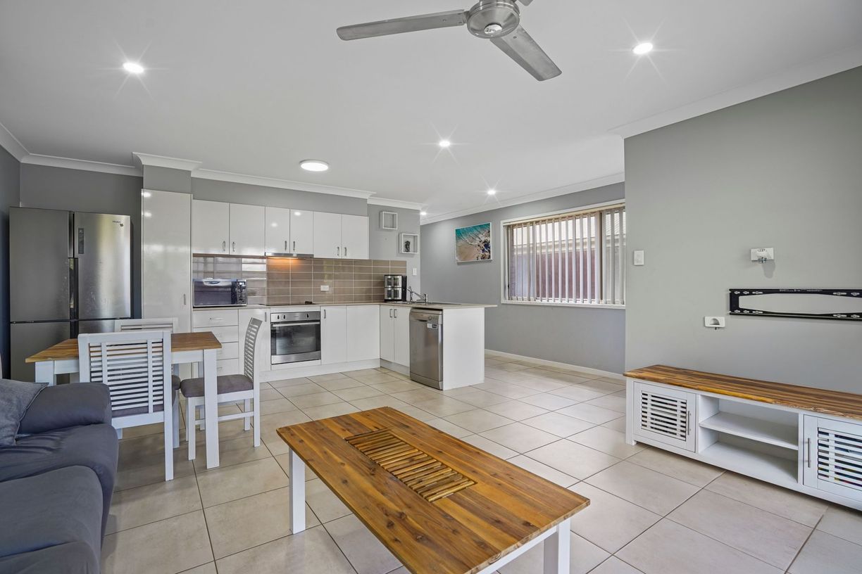 32 Milbrook Crescent — photo 6 of 17