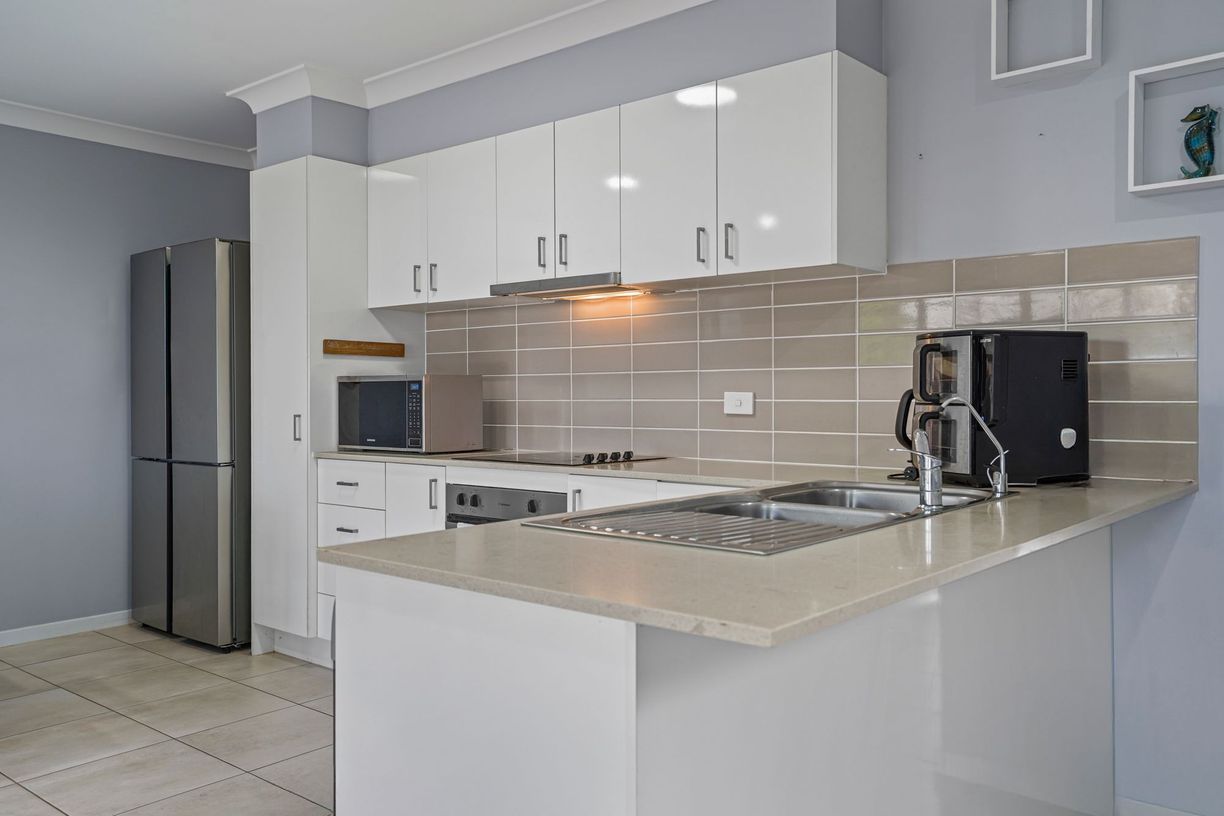 32 Milbrook Crescent — photo 5 of 17