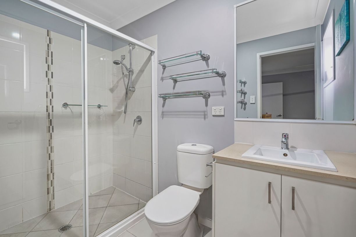 32 Milbrook Crescent — photo 10 of 17