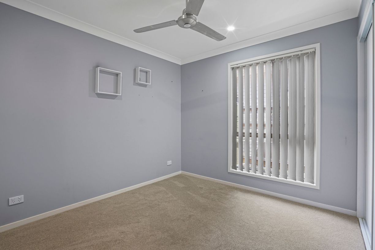 32 Milbrook Crescent — photo 11 of 17
