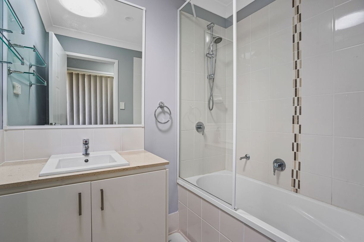 32 Milbrook Crescent — photo 13 of 17