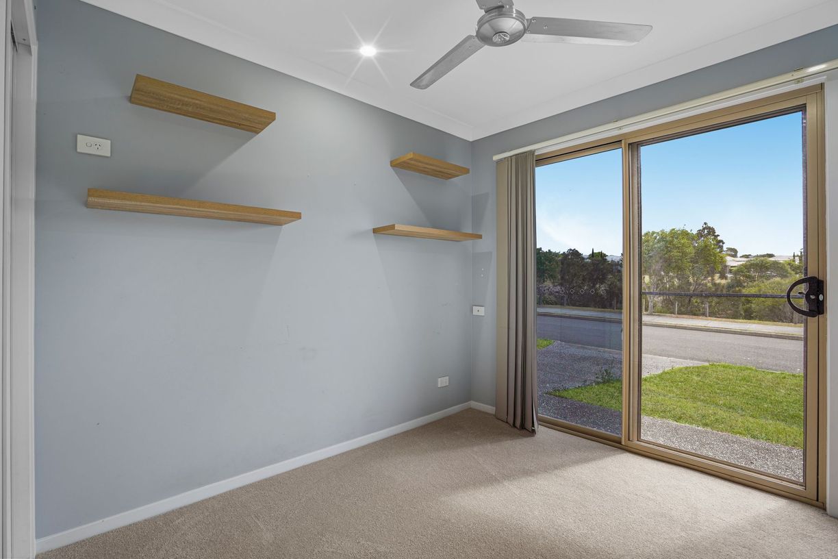 32 Milbrook Crescent — photo 12 of 17