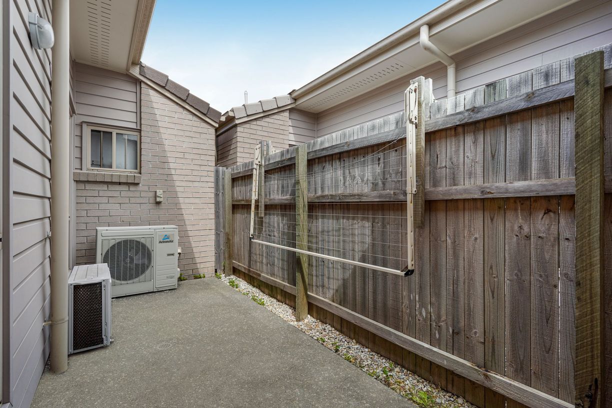32 Milbrook Crescent — photo 14 of 17