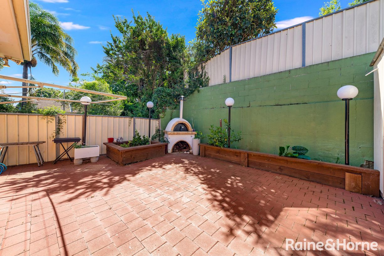 2/9-11 Hart Drive — photo 10 of 12