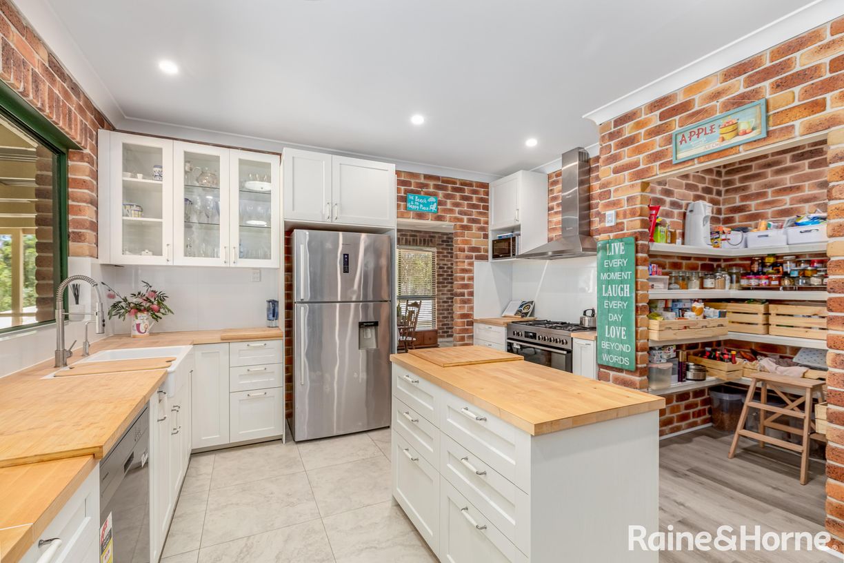 23 Tronson Road — photo 5 of 30