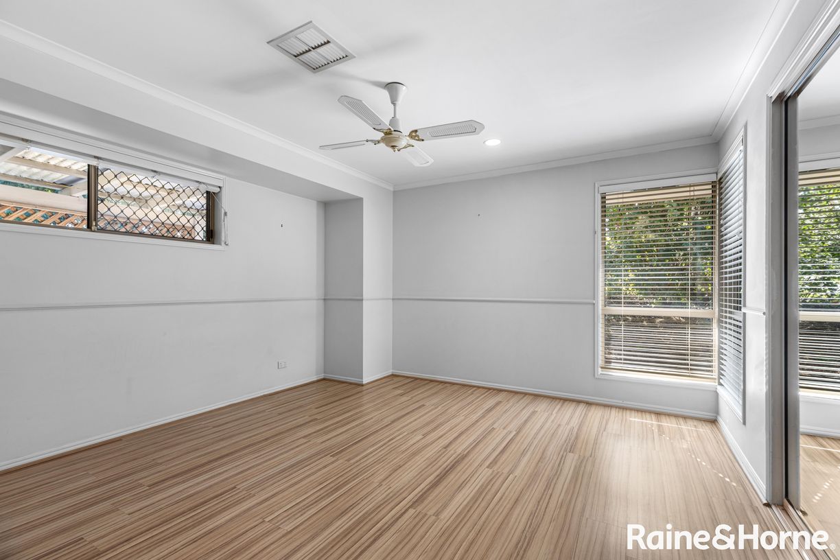 1 Curlew Crescent — photo 8 of 22
