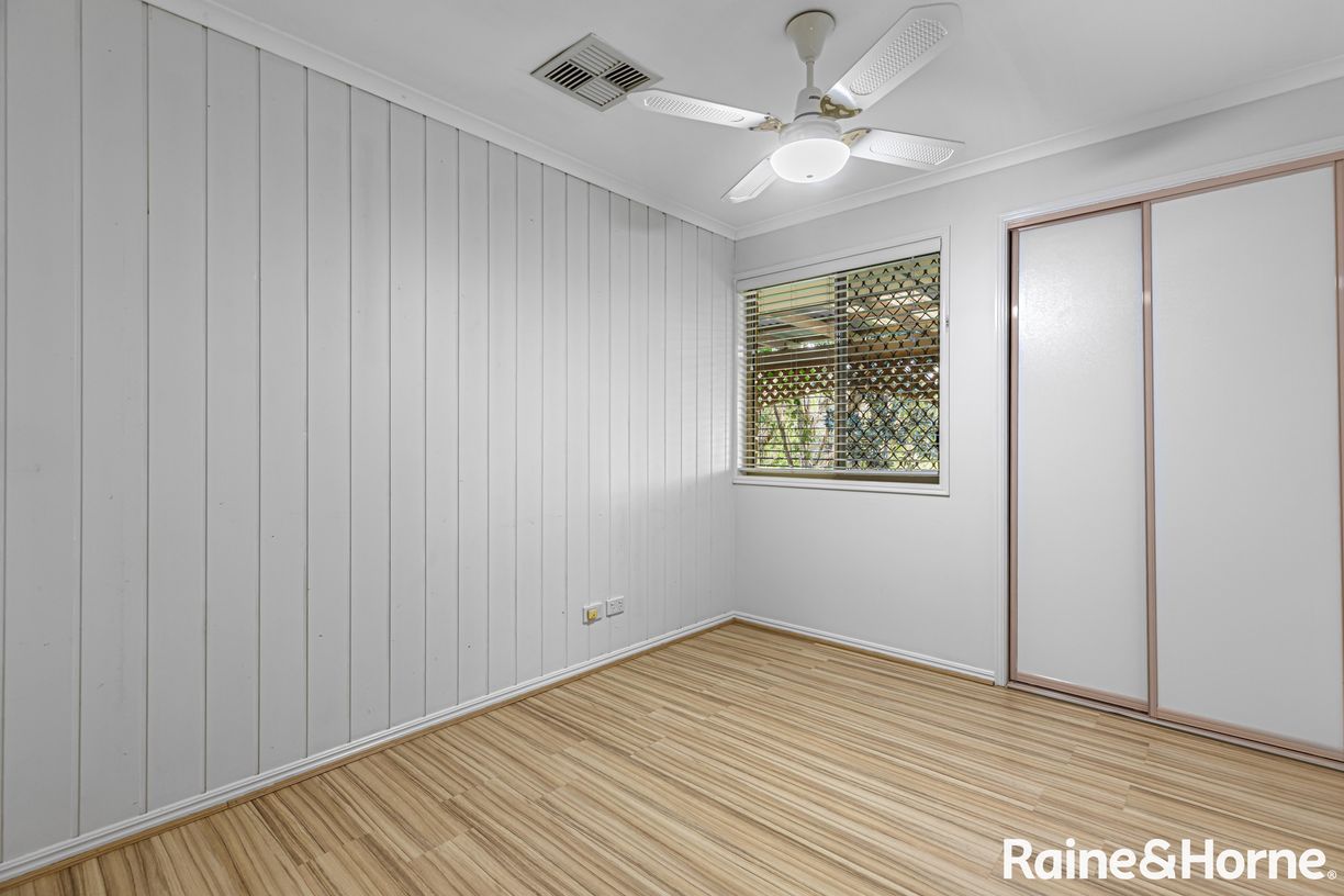 1 Curlew Crescent — photo 10 of 22