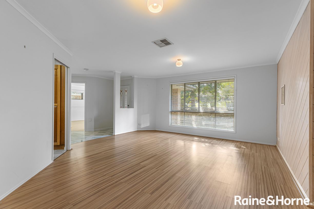 1 Curlew Crescent — photo 4 of 22