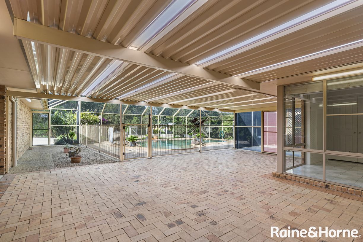 1 Curlew Crescent — photo 15 of 22