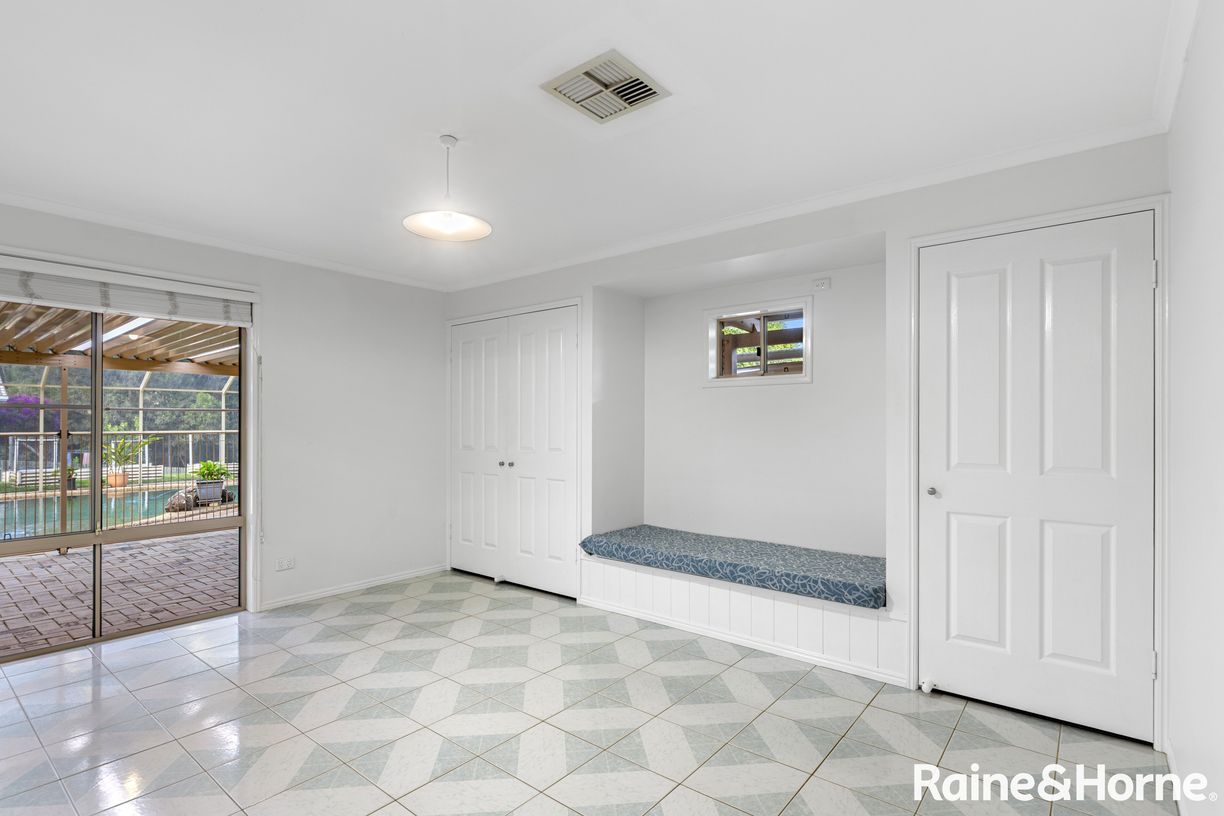 1 Curlew Crescent — photo 7 of 22