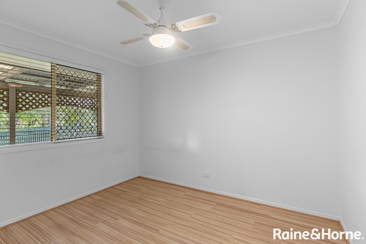 1 Curlew Crescent — photo 11 of 22