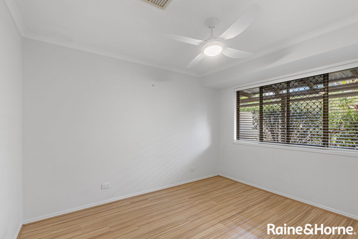 1 Curlew Crescent — photo 13 of 22
