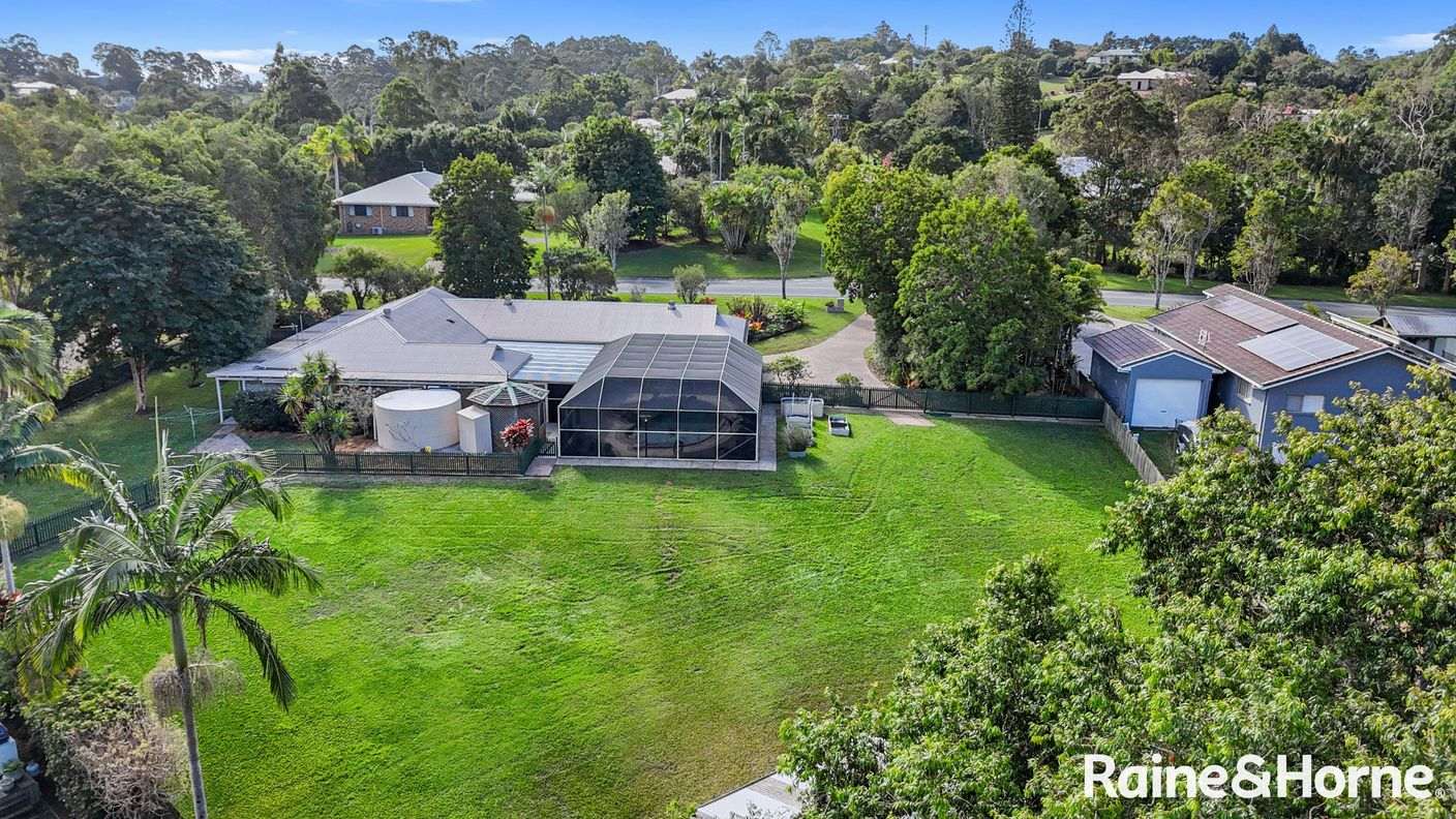 1 Curlew Crescent — photo 2 of 22