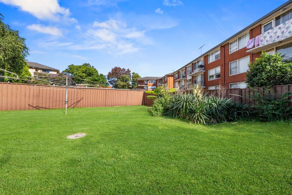 6 Webbs Avenue — photo 3 of 14