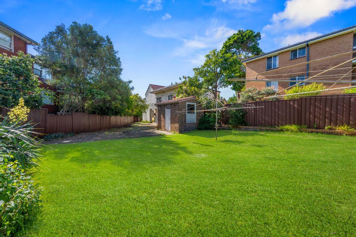 6 Webbs Avenue — photo 4 of 14
