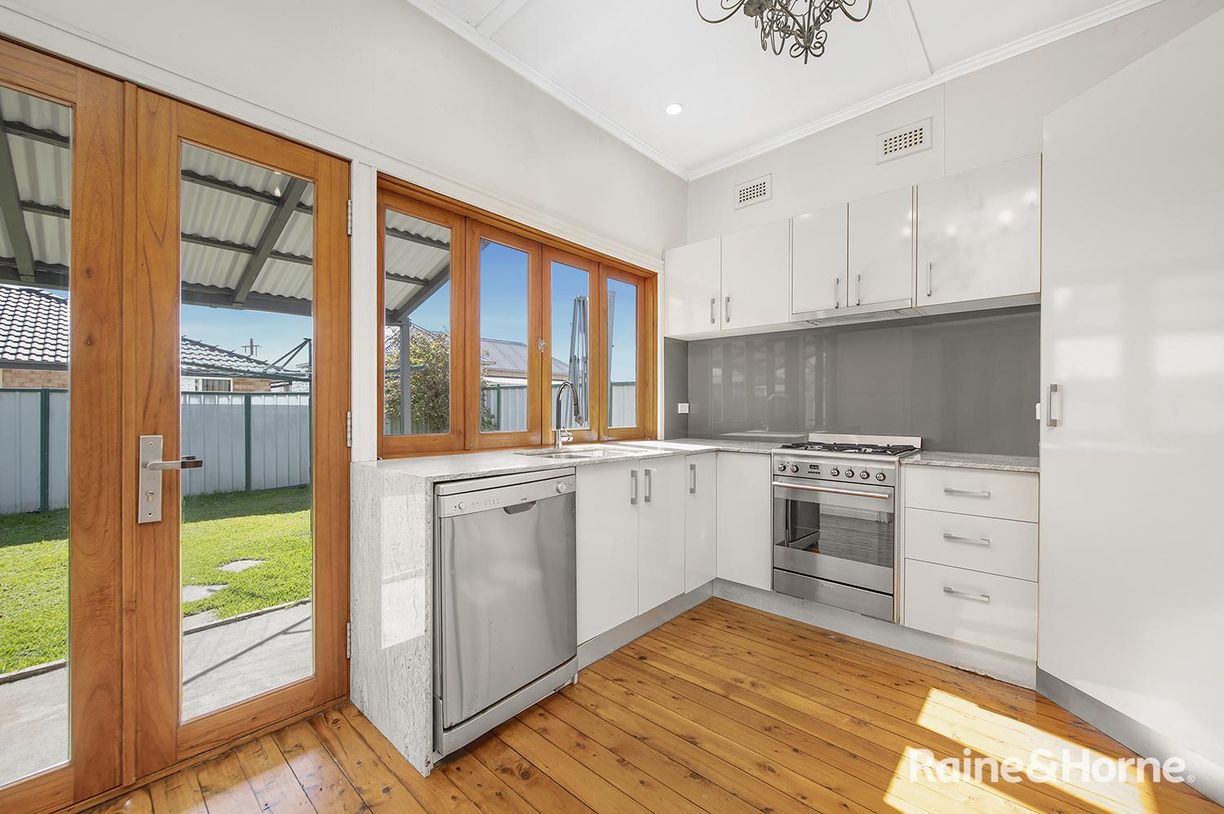 21 Maude Street — photo 10 of 19