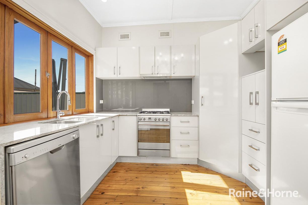21 Maude Street — photo 11 of 19