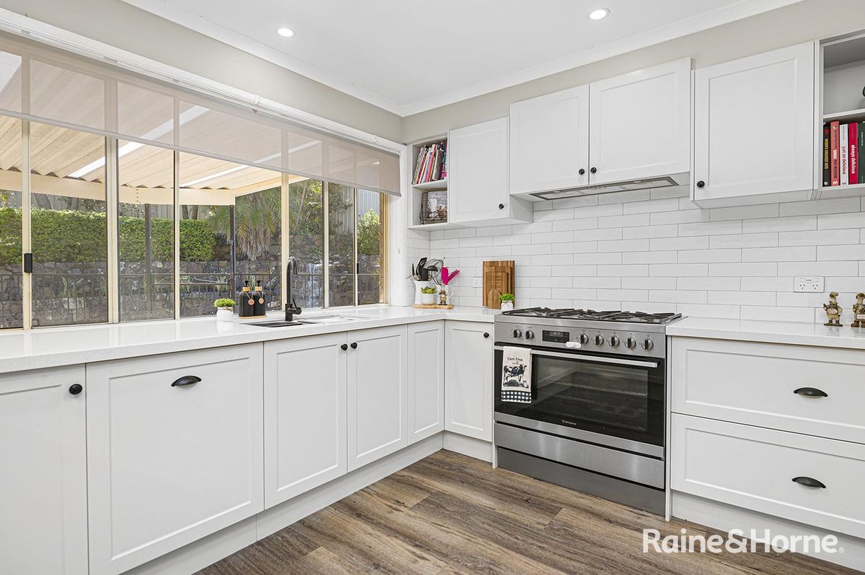 28 Green Point Drive — photo 9 of 22