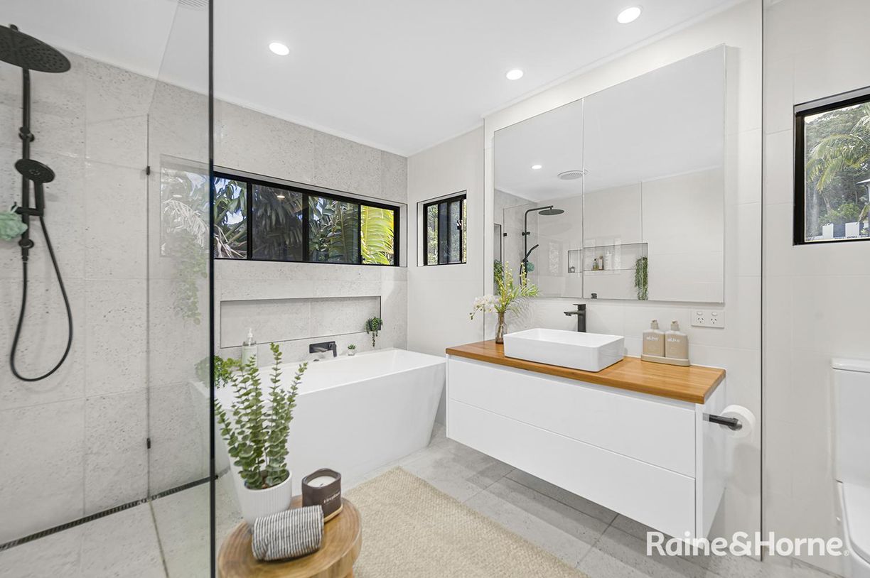 28 Green Point Drive — photo 13 of 22