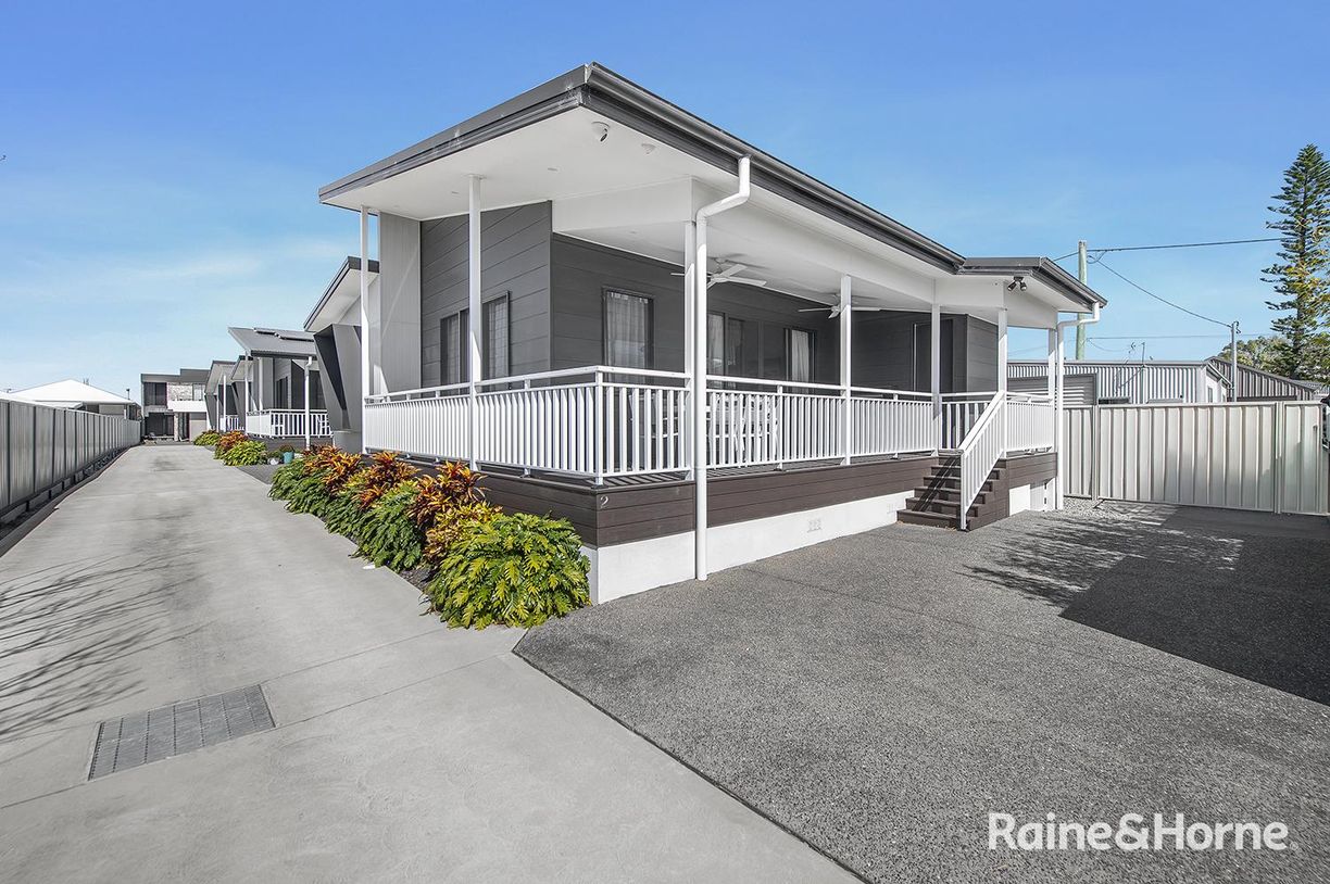 2/98 Marks Point Road — photo from Raine & Horne Belmont