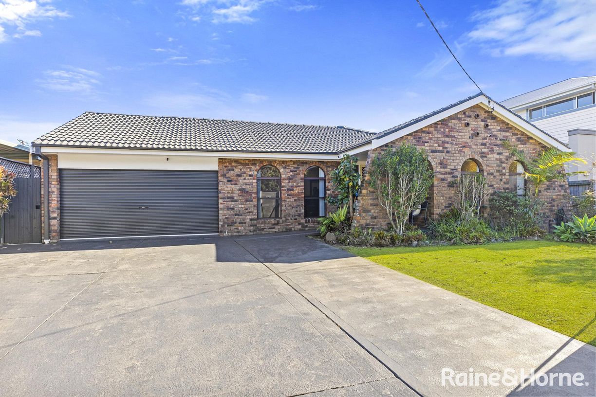 356 Lakedge Avenue — photo from Raine & Horne Killarney Vale | The Entrance