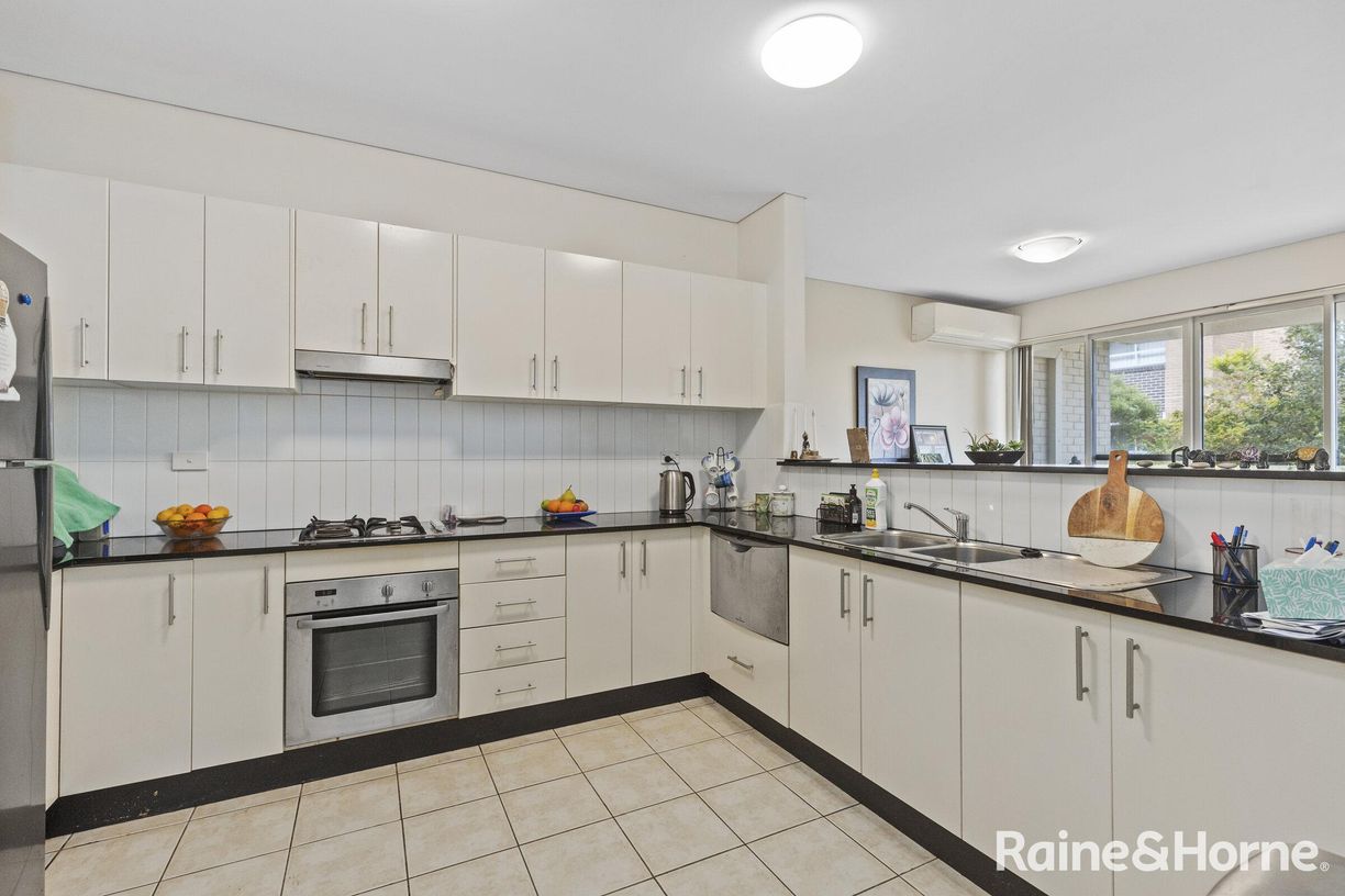 15/2 Boondilla Road — photo 3 of 6
