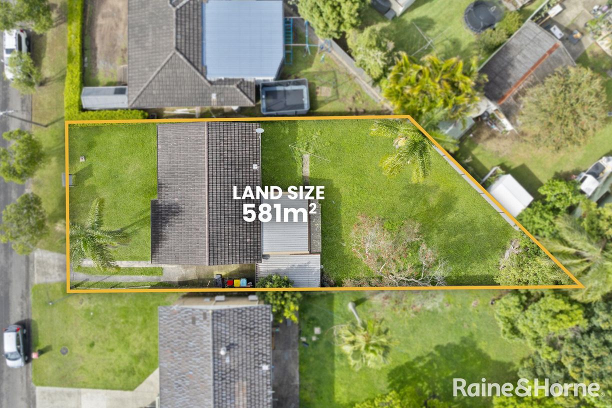 37 South Street — photo from Raine & Horne Killarney Vale | The Entrance