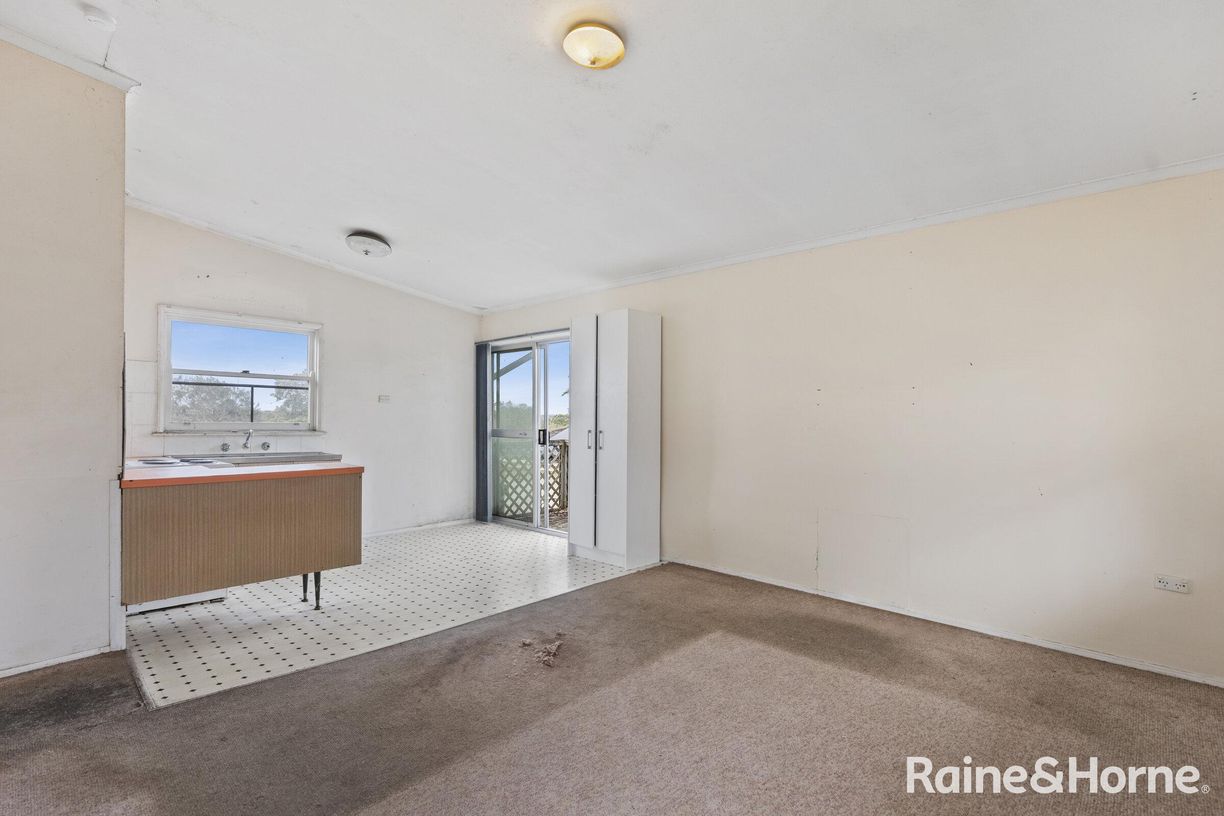 49 Gladys Avenue — photo 3 of 12