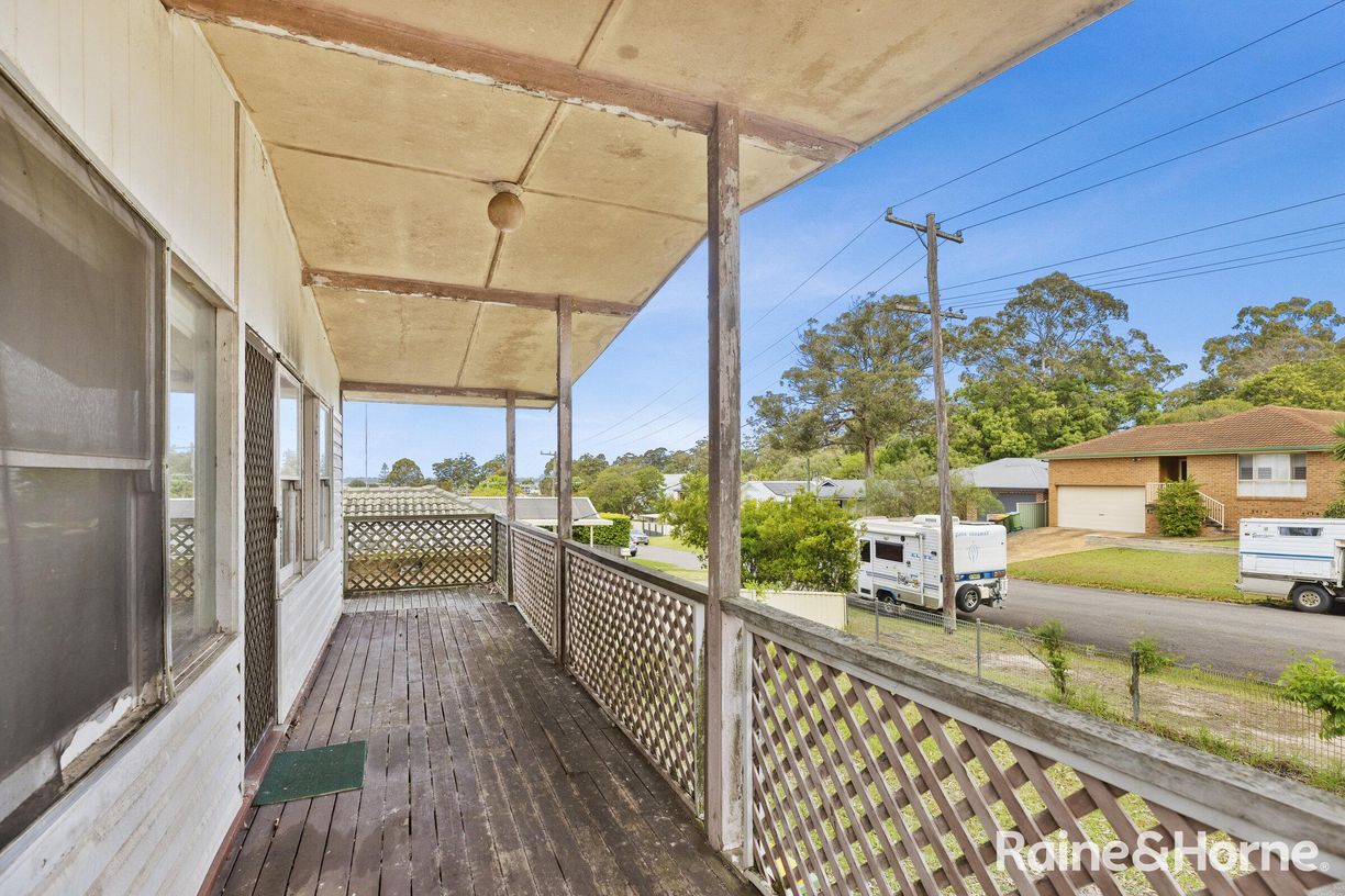 49 Gladys Avenue — photo 5 of 12