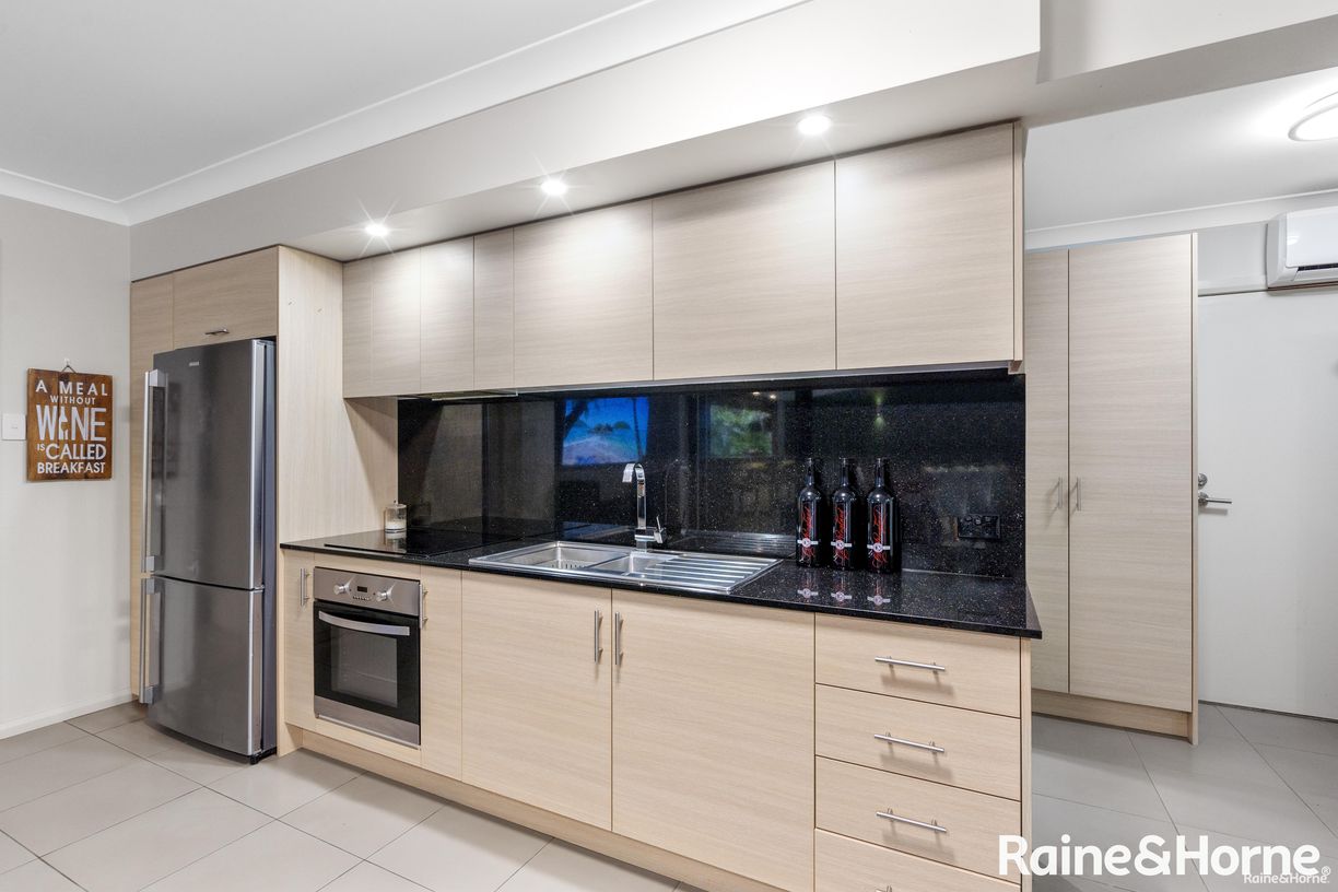 76 Kununurra Crescent — photo 16 of 29