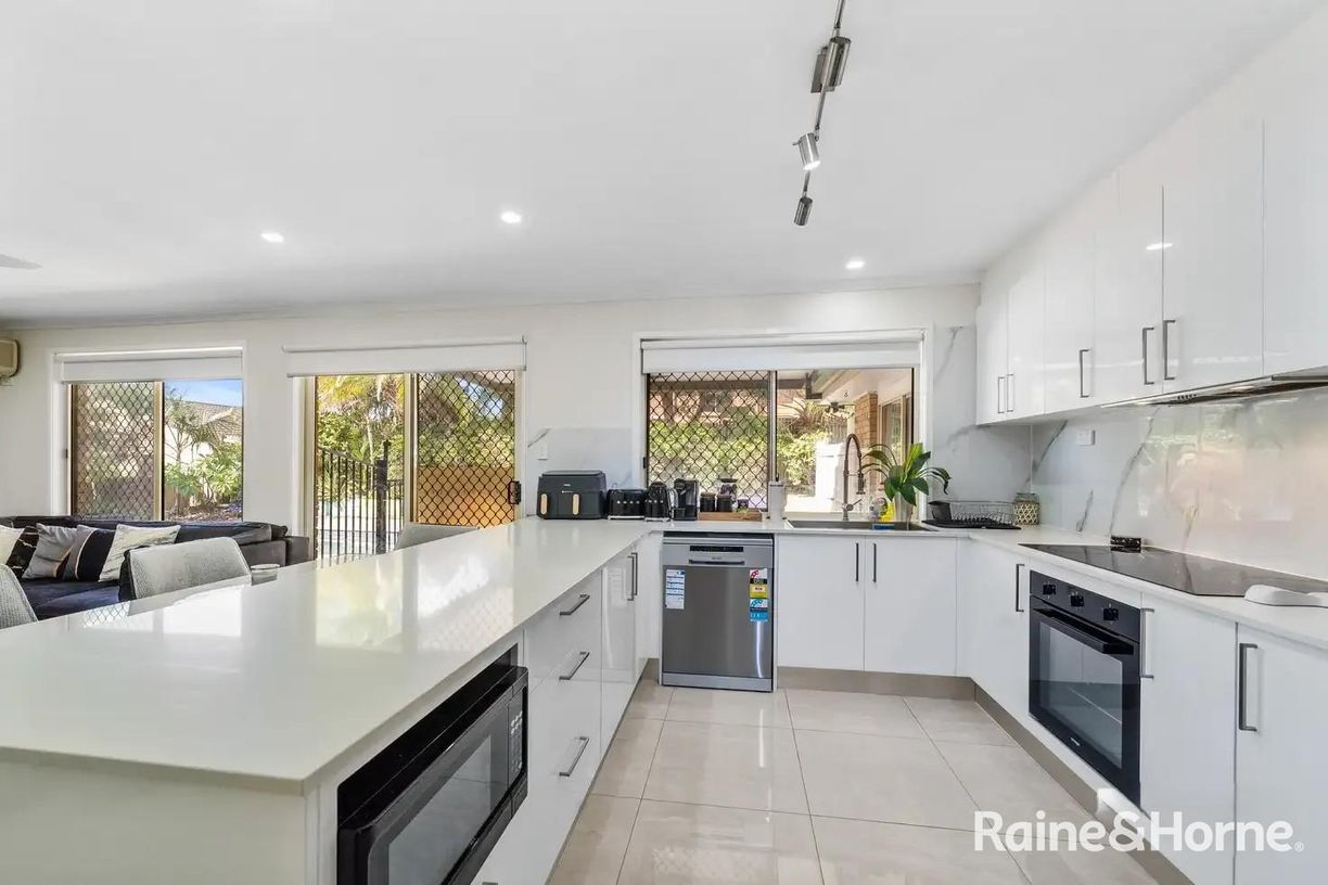 358 Mount Gravatt Capalaba Road — photo 2 of 15