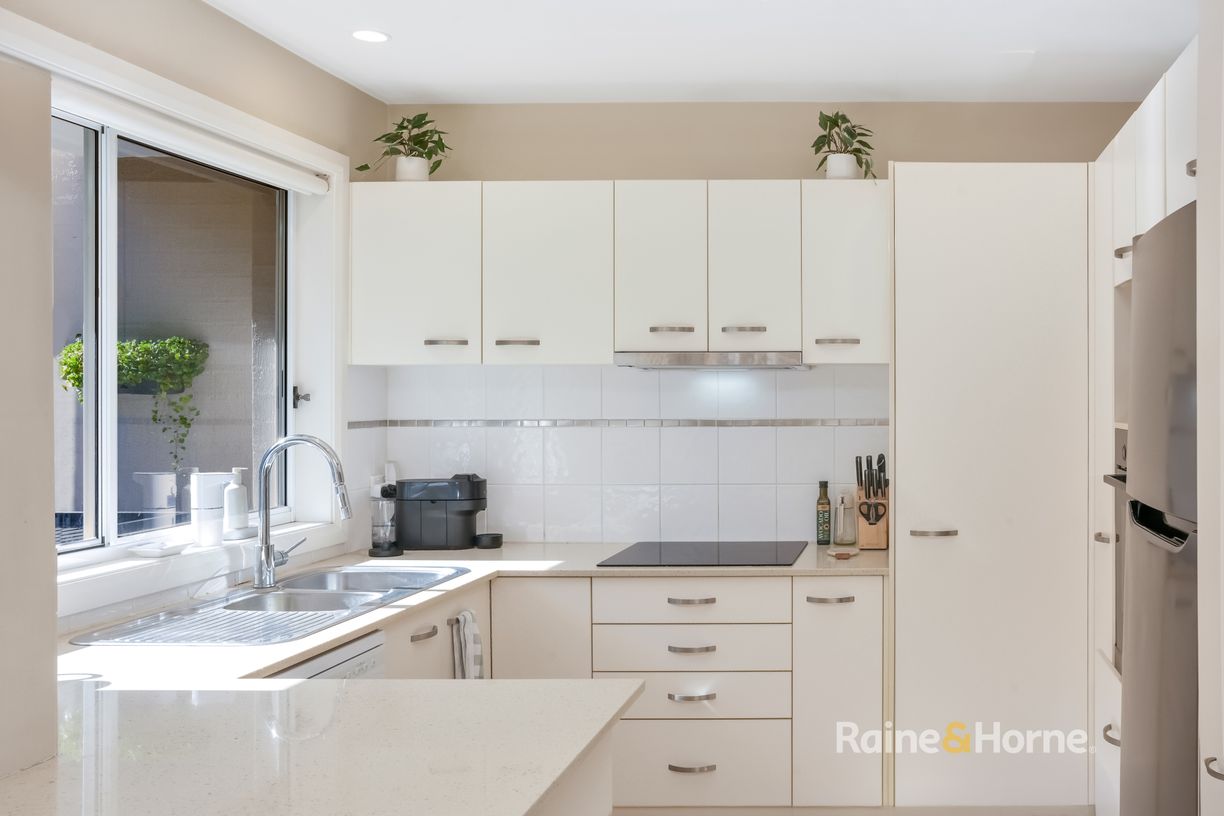 11/7-11 Rickard Road — photo 5 of 13