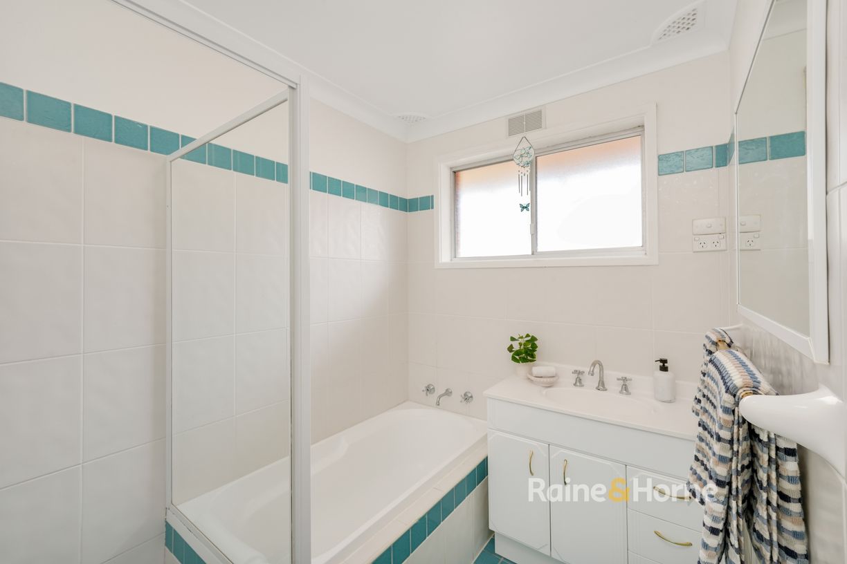 86 Birdwood Avenue — photo 10 of 14