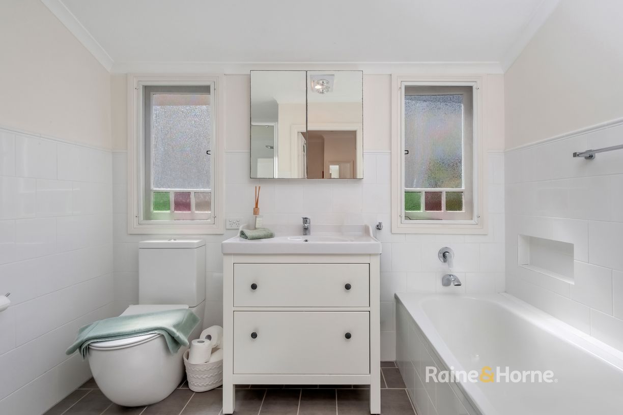 8 Araluen Drive — photo 12 of 23