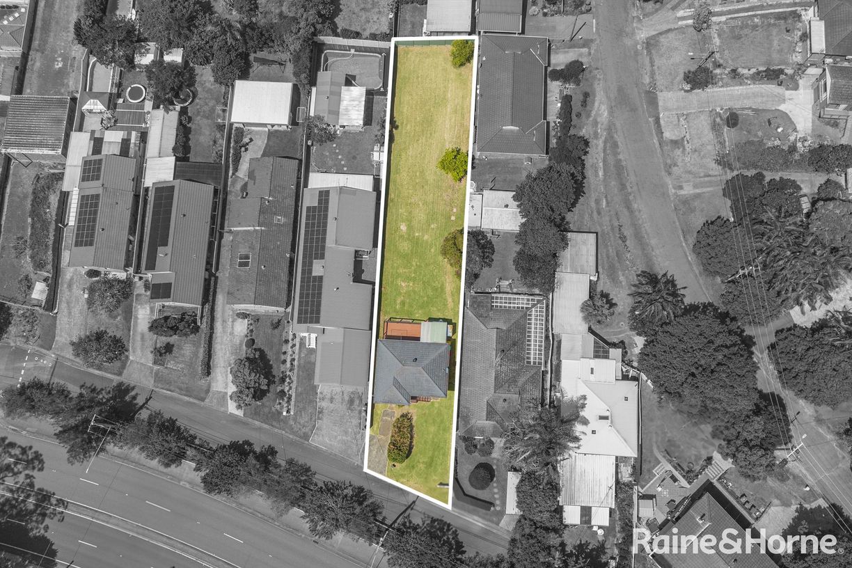 248 The Entrance Road — photo 10 of 17