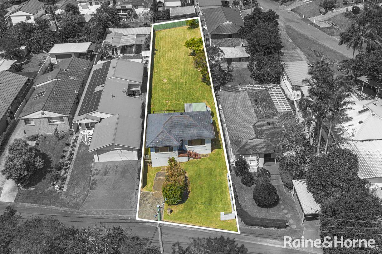 248 The Entrance Road — photo 11 of 17