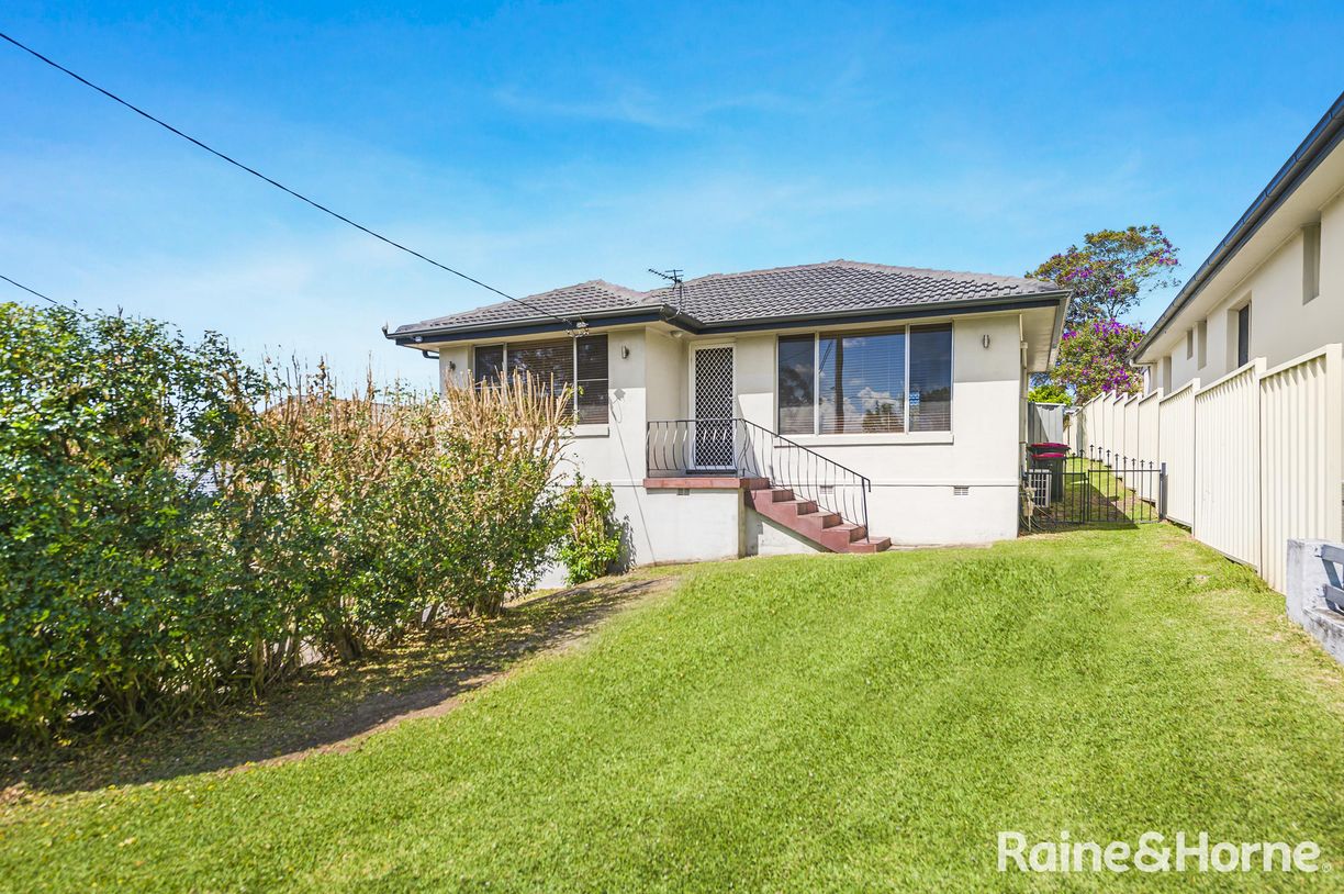 248 The Entrance Road — photo 13 of 17