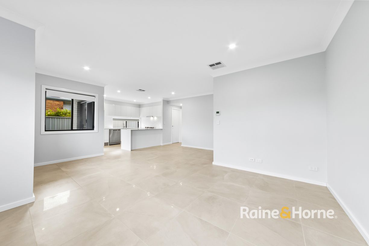 1/117 Bourke Road — photo 3 of 12