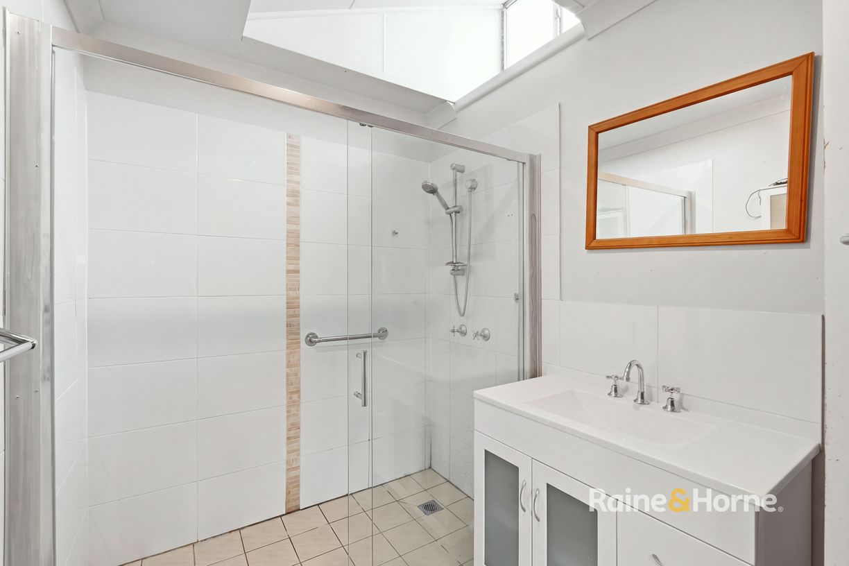 110 Trafalgar Avenue — photo 3 of 21