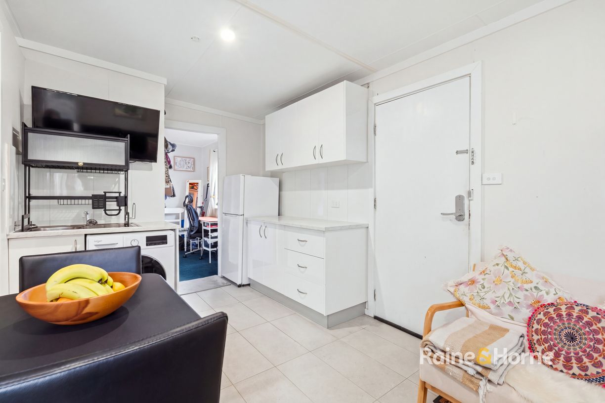 110 Trafalgar Avenue — photo 7 of 21