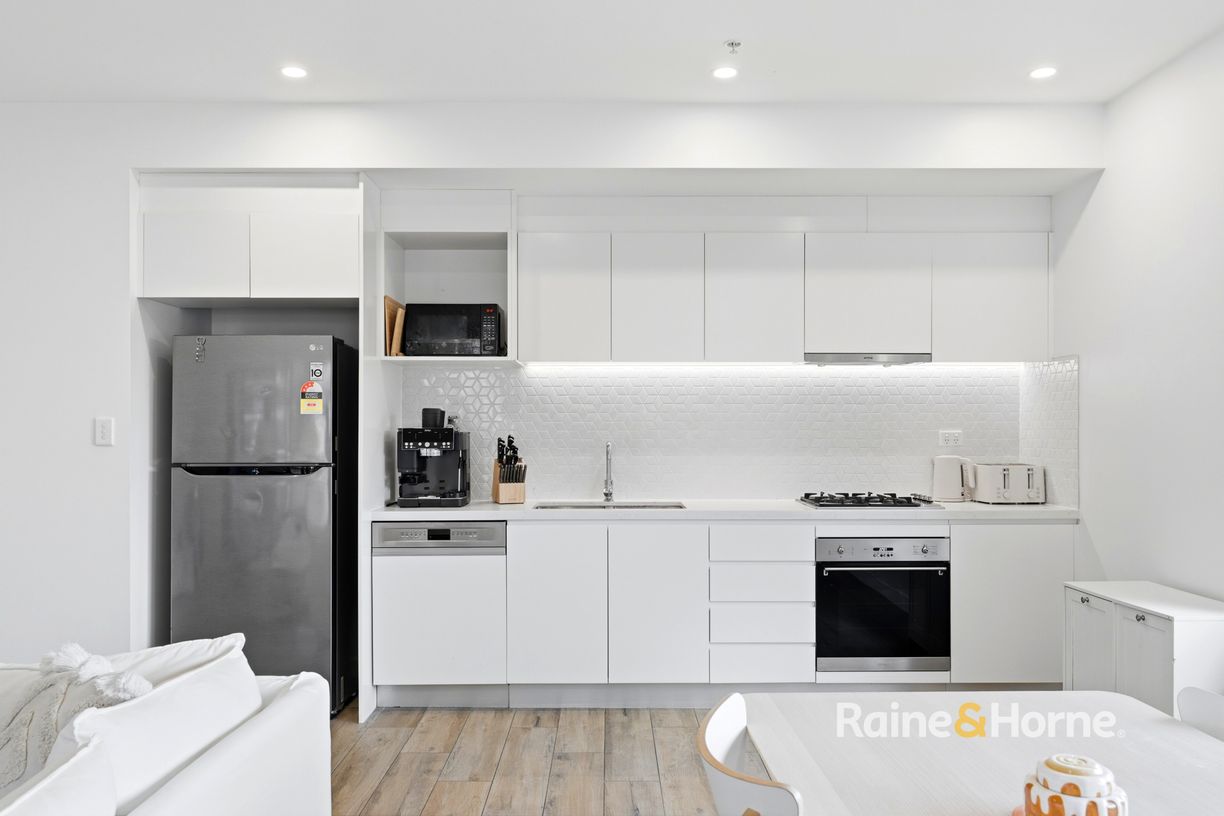 704/25 Mann Street — photo 8 of 22