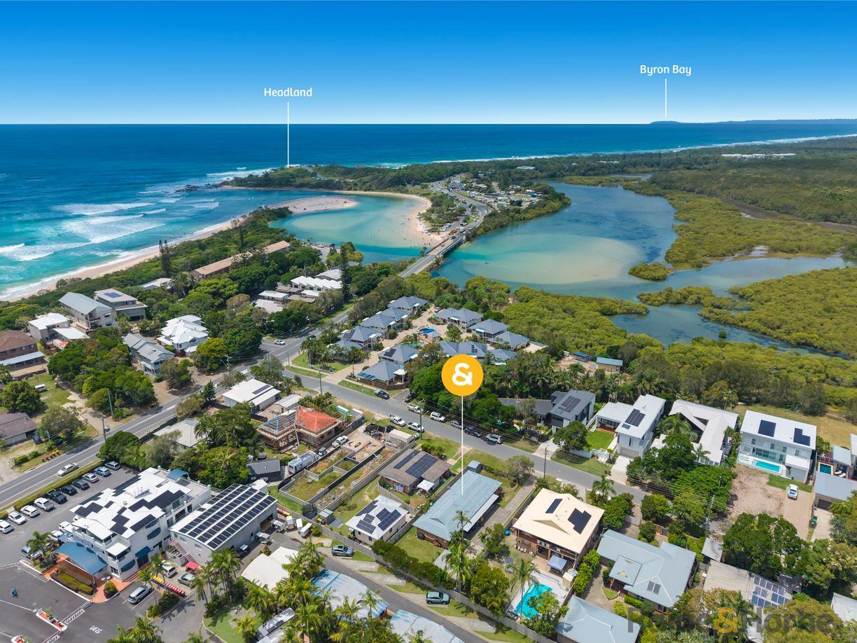 2/7 Creek Street — photo from Raine & Horne Pottsville | Cabarita Beach