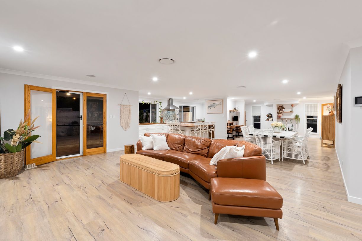 44 Coronation Avenue — photo 9 of 28