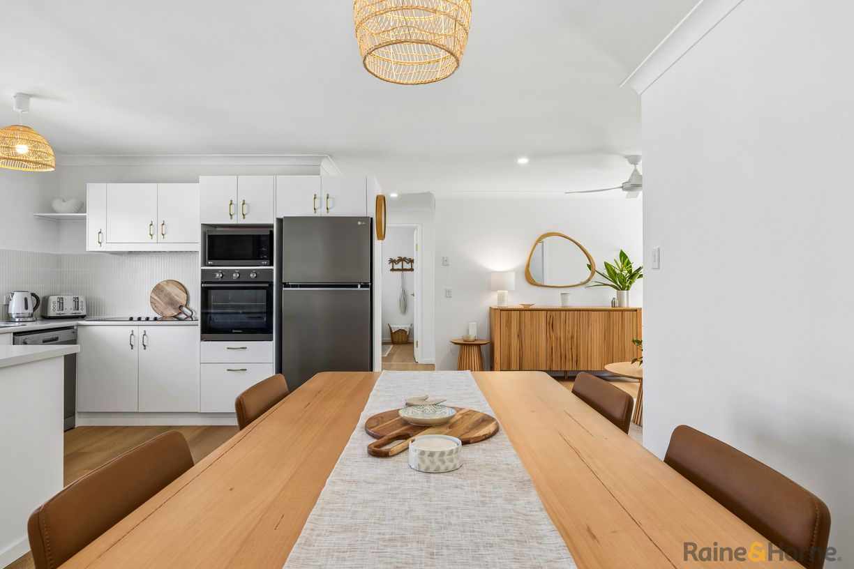 1/7 Creek Street — photo from Raine & Horne Pottsville | Cabarita Beach