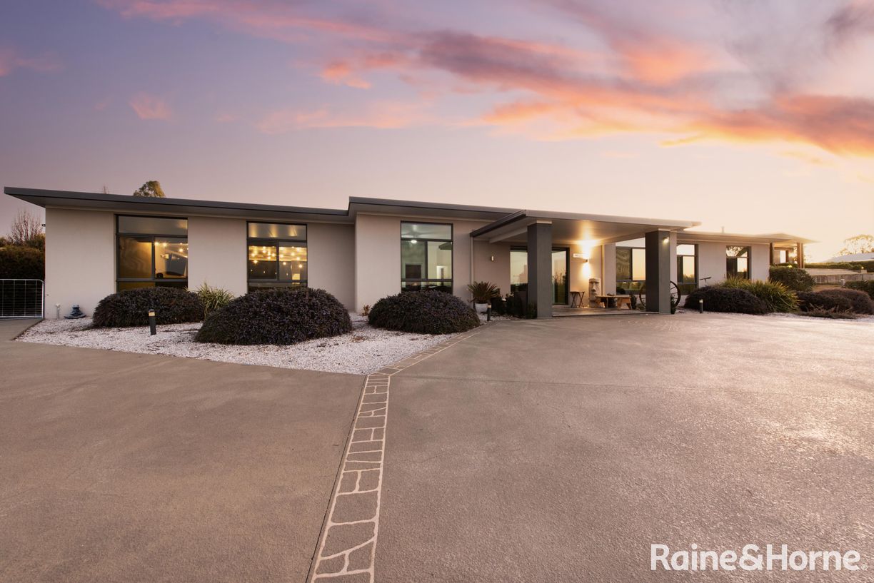 32 Robert Hoddle Grove — photo from Raine & Horne Gulgong | Kandos